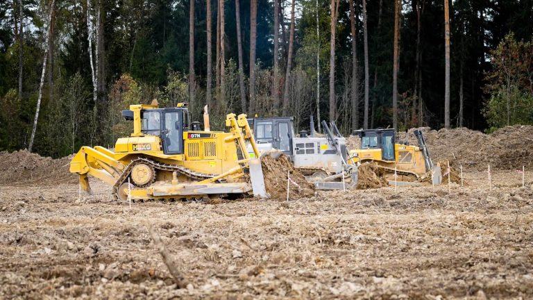 Бульдозер HBXG SD7N успешно проходит испытания техники, проводимые российской дорожно-строительной компанией